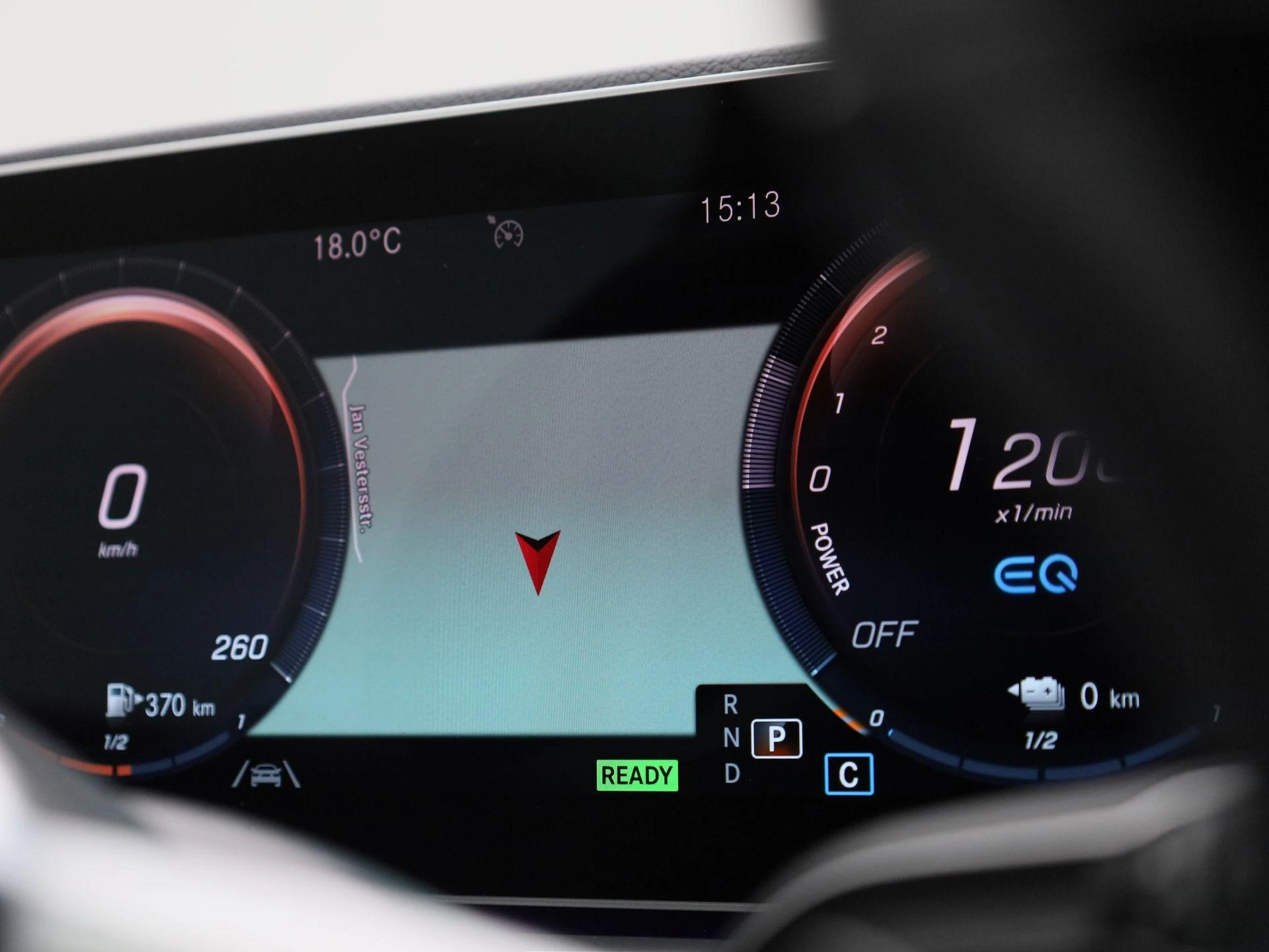 Mercedes-Benz-GLE-image-25