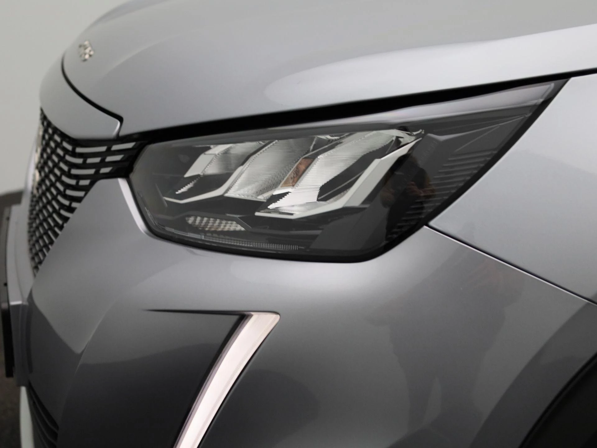 Peugeot-e-2008-image-6