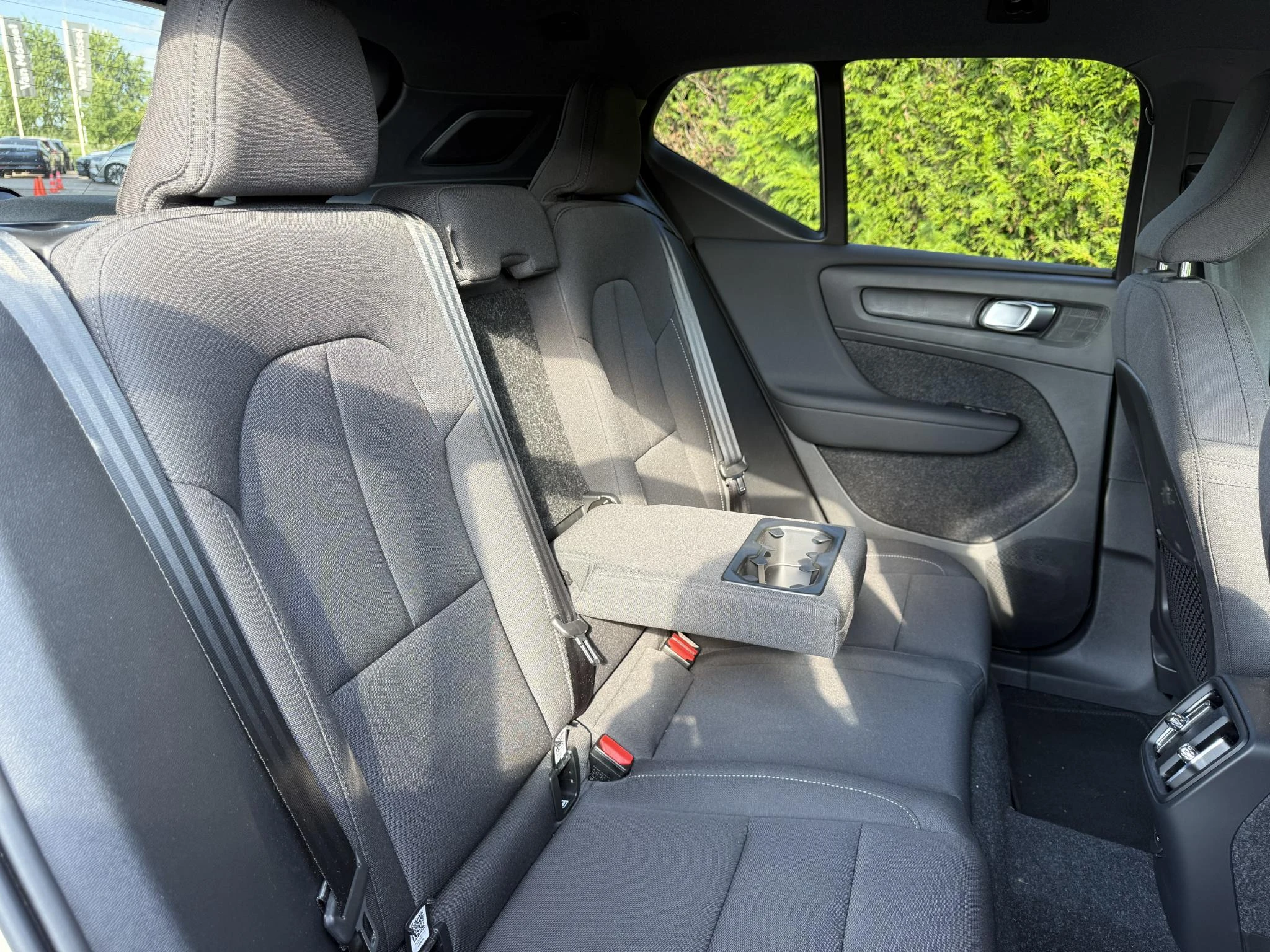 Volvo-EX40-image-9