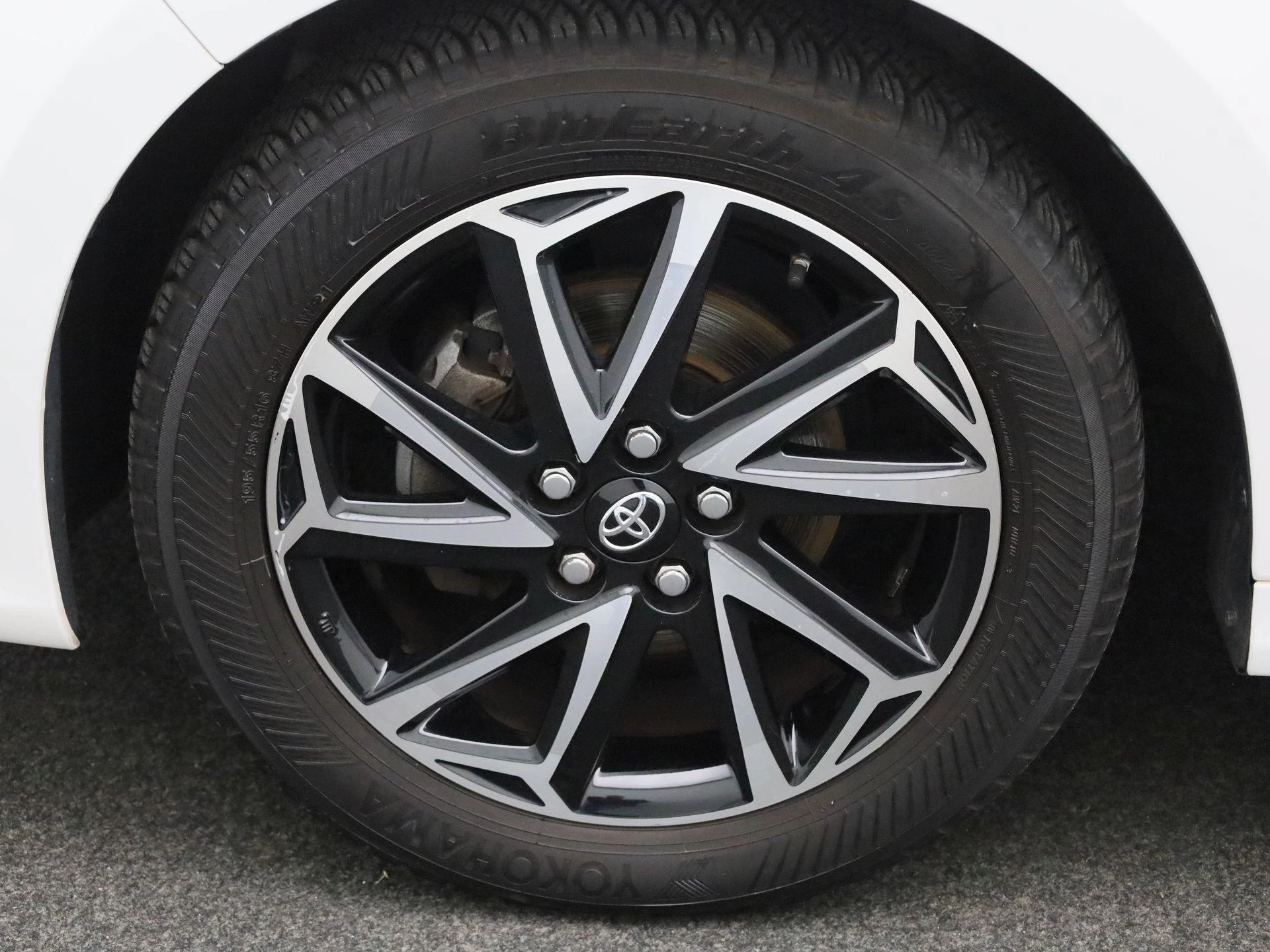 Toyota-Yaris-image-11