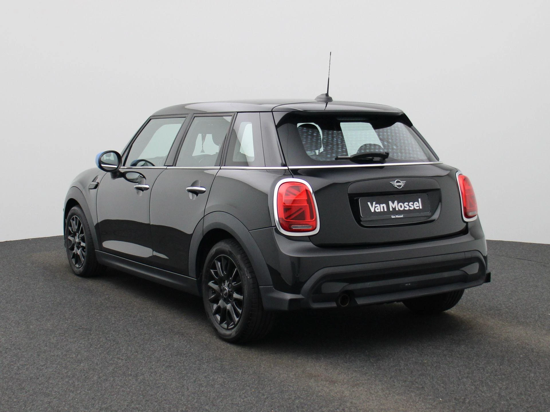 MINI-One-image-1