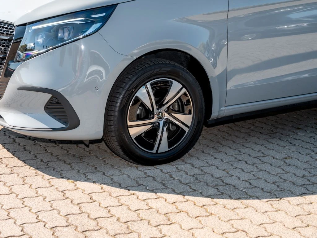 Mercedes-Benz-V-Klasse 220-image-6