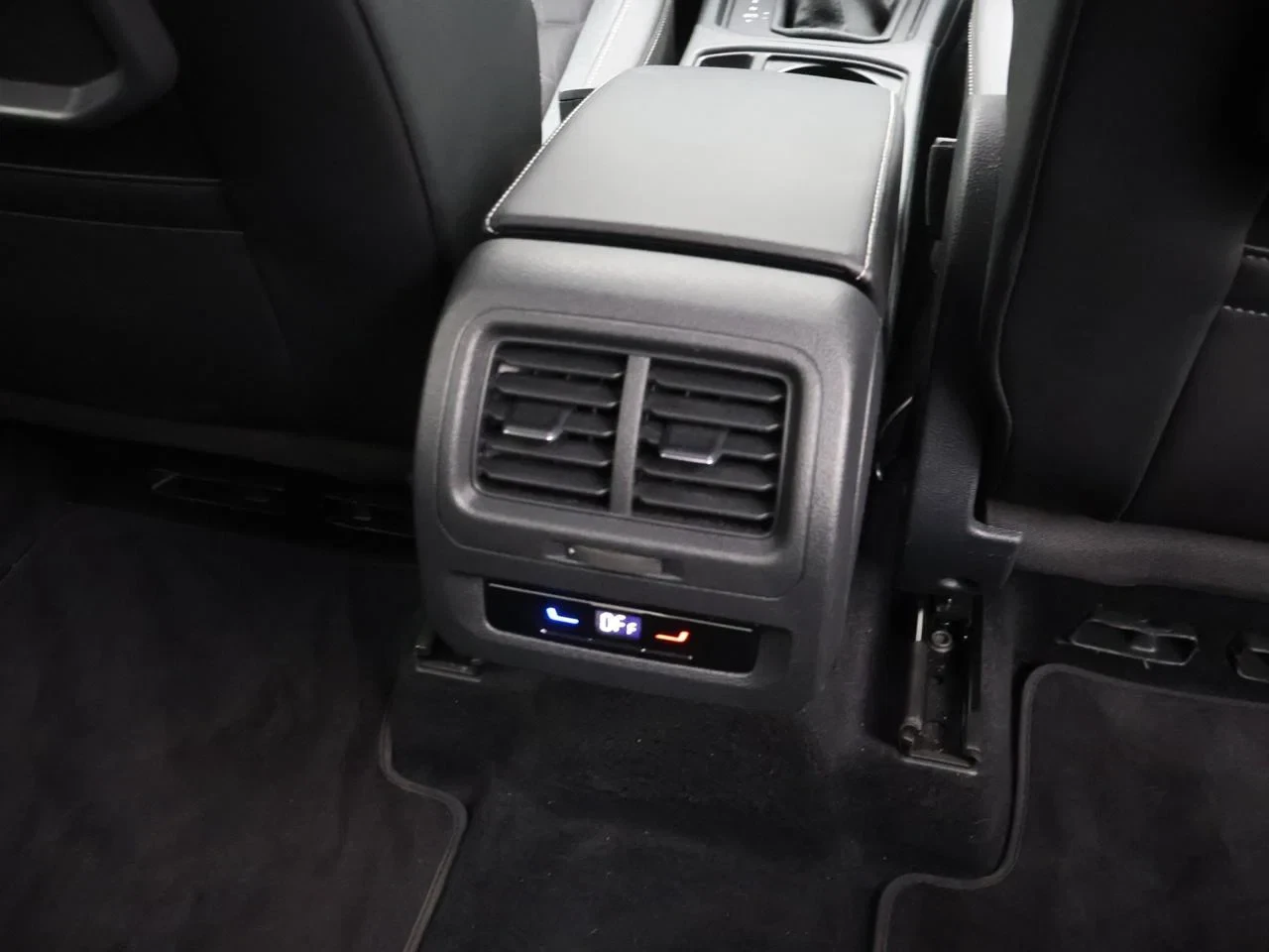 Volkswagen-Touran-image-19