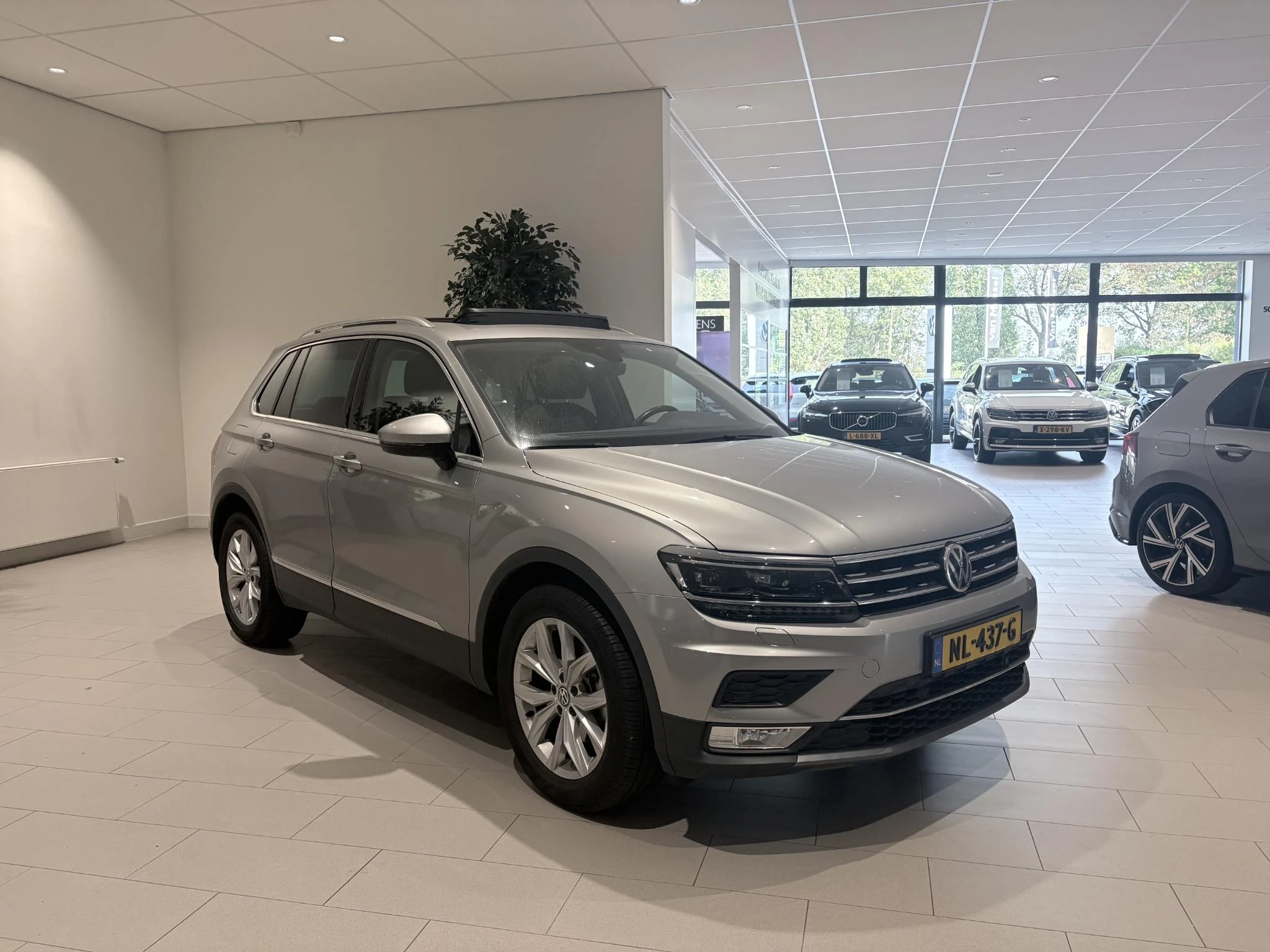Volkswagen-Tiguan-image-6