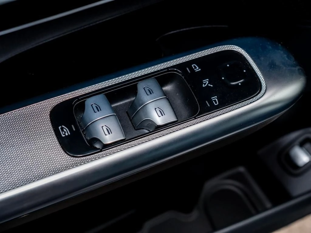 Mercedes-Benz-GLC 300 d-image-14