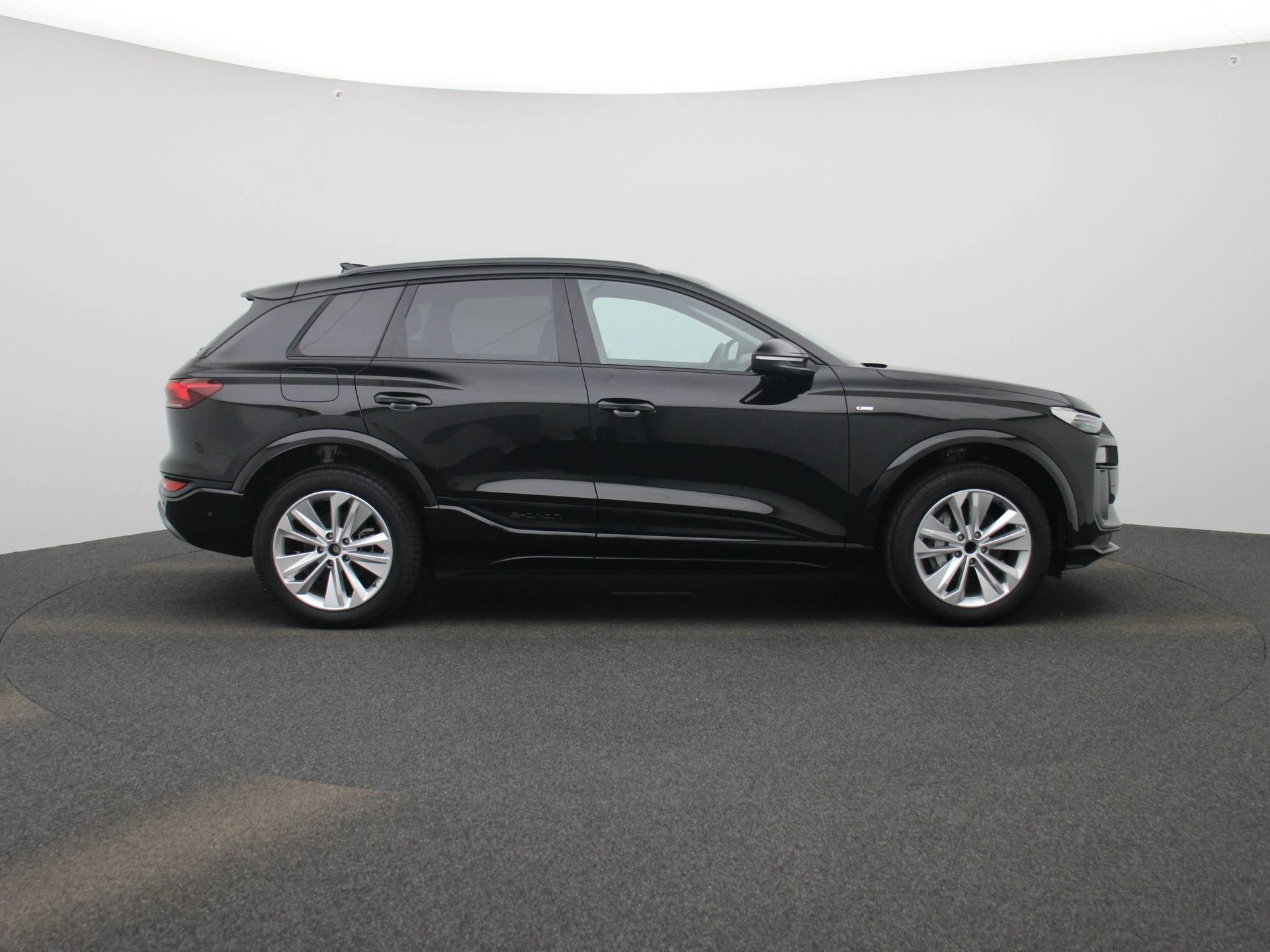 Audi-Q6 e-tron-image-5
