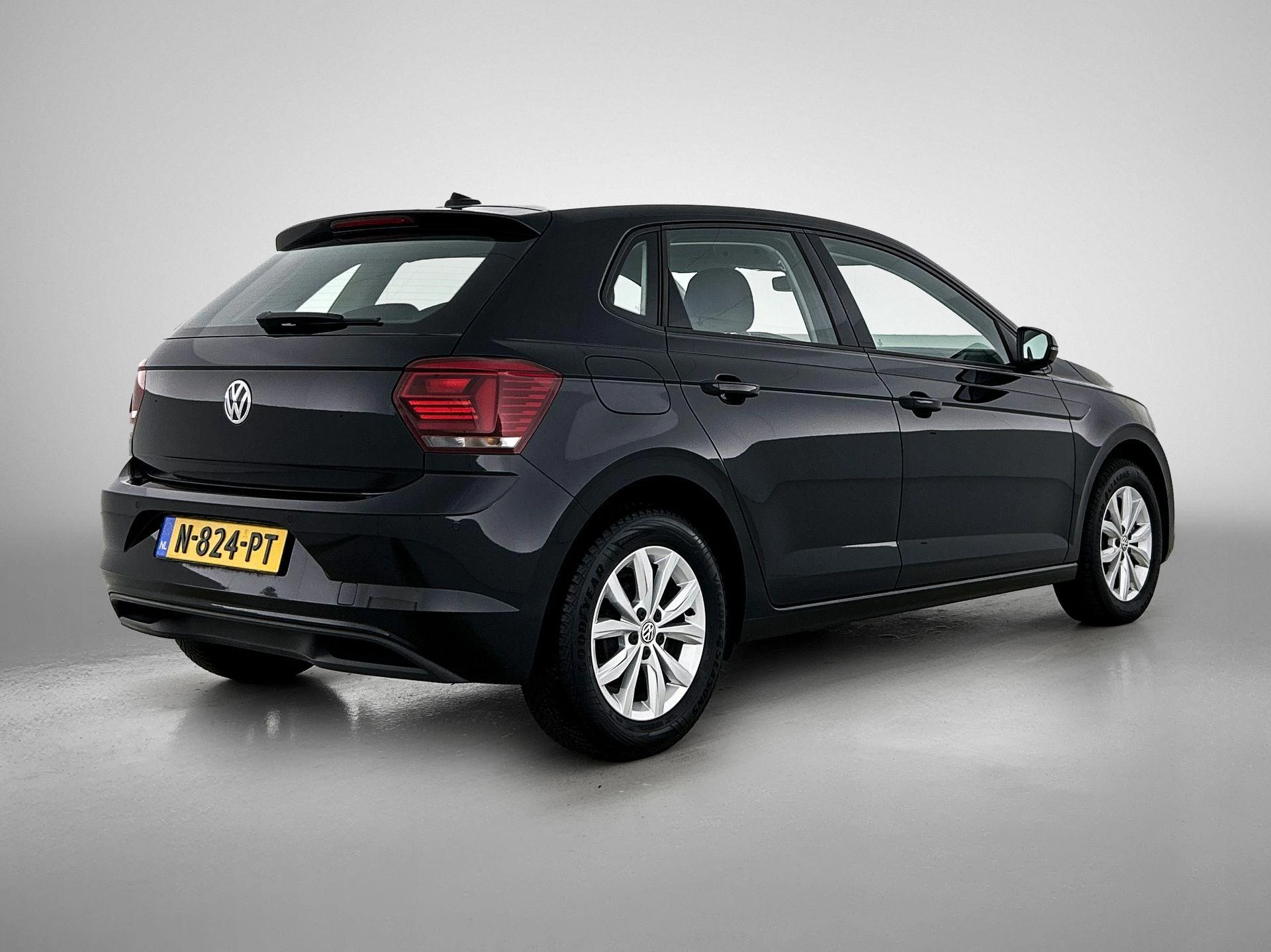 Volkswagen-Polo-image-3
