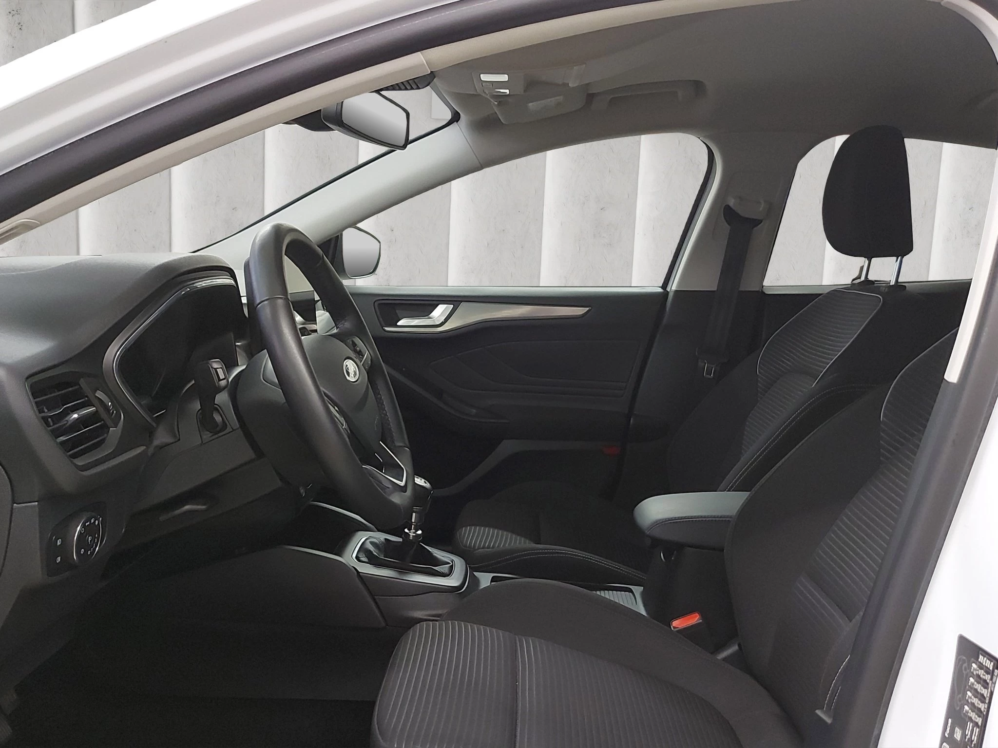 Ford Focus Titanium DESIGN Sondermodell 1.0 EcoBoost Hybrid 92kW Schräghecklimousine. 5-türig