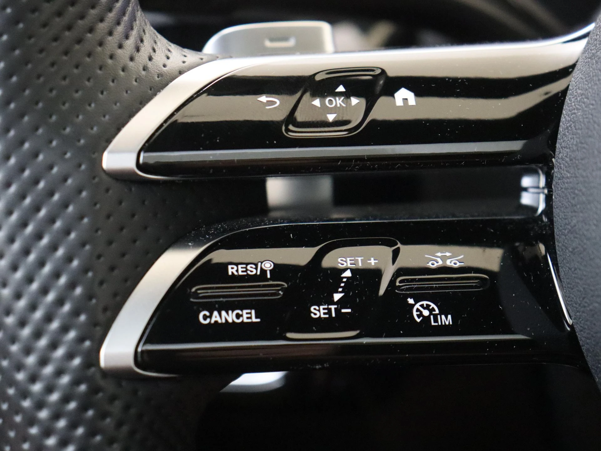 Mercedes-Benz-A-Klasse-image-11