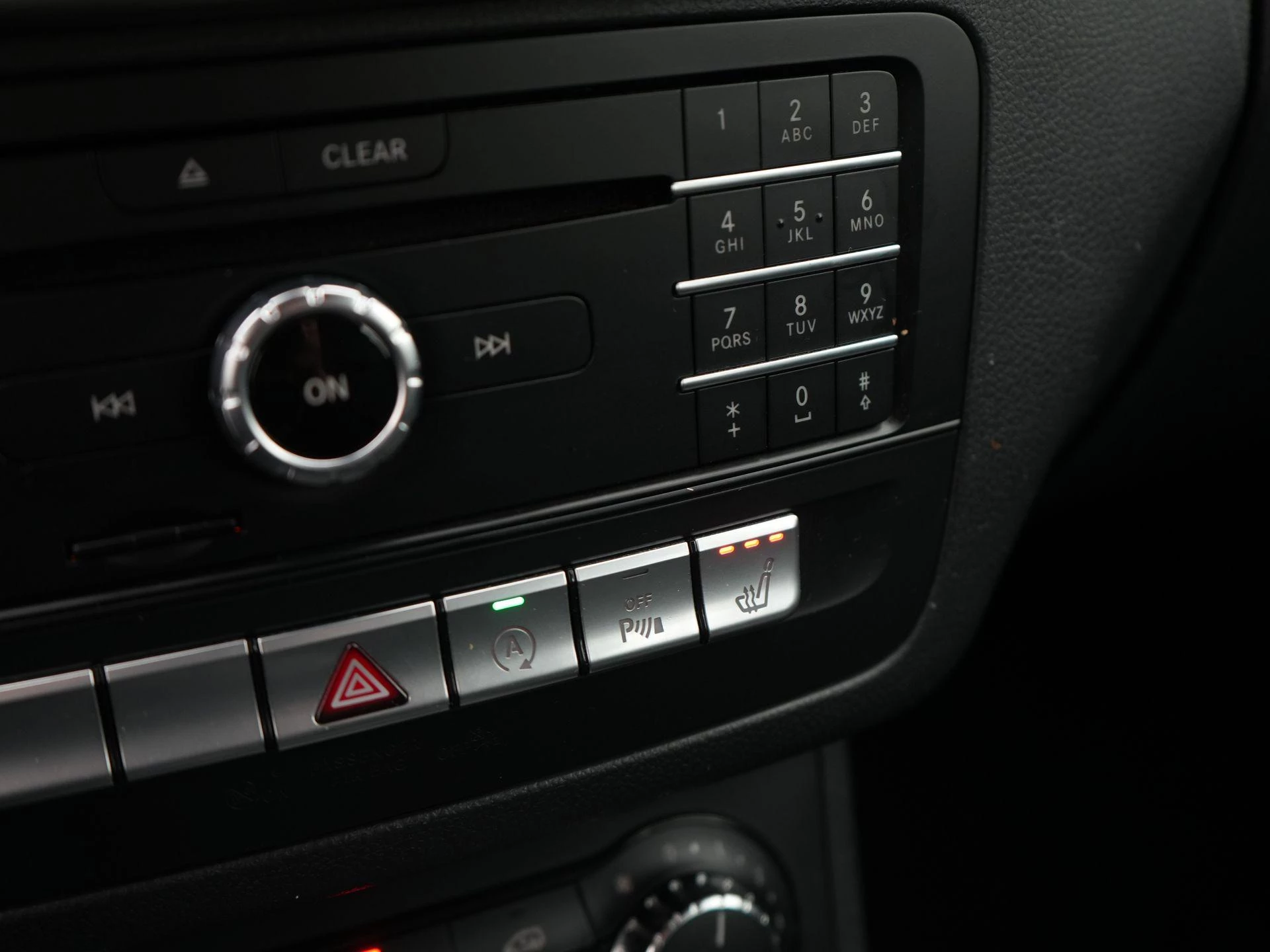 Mercedes-Benz-B-Klasse-image-18