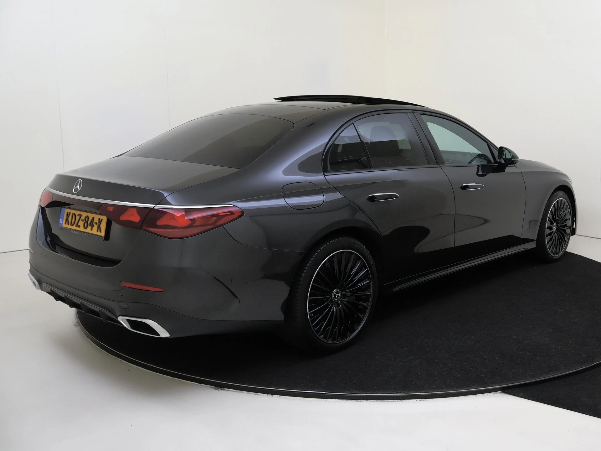 Mercedes-Benz-E-Klasse-image-1