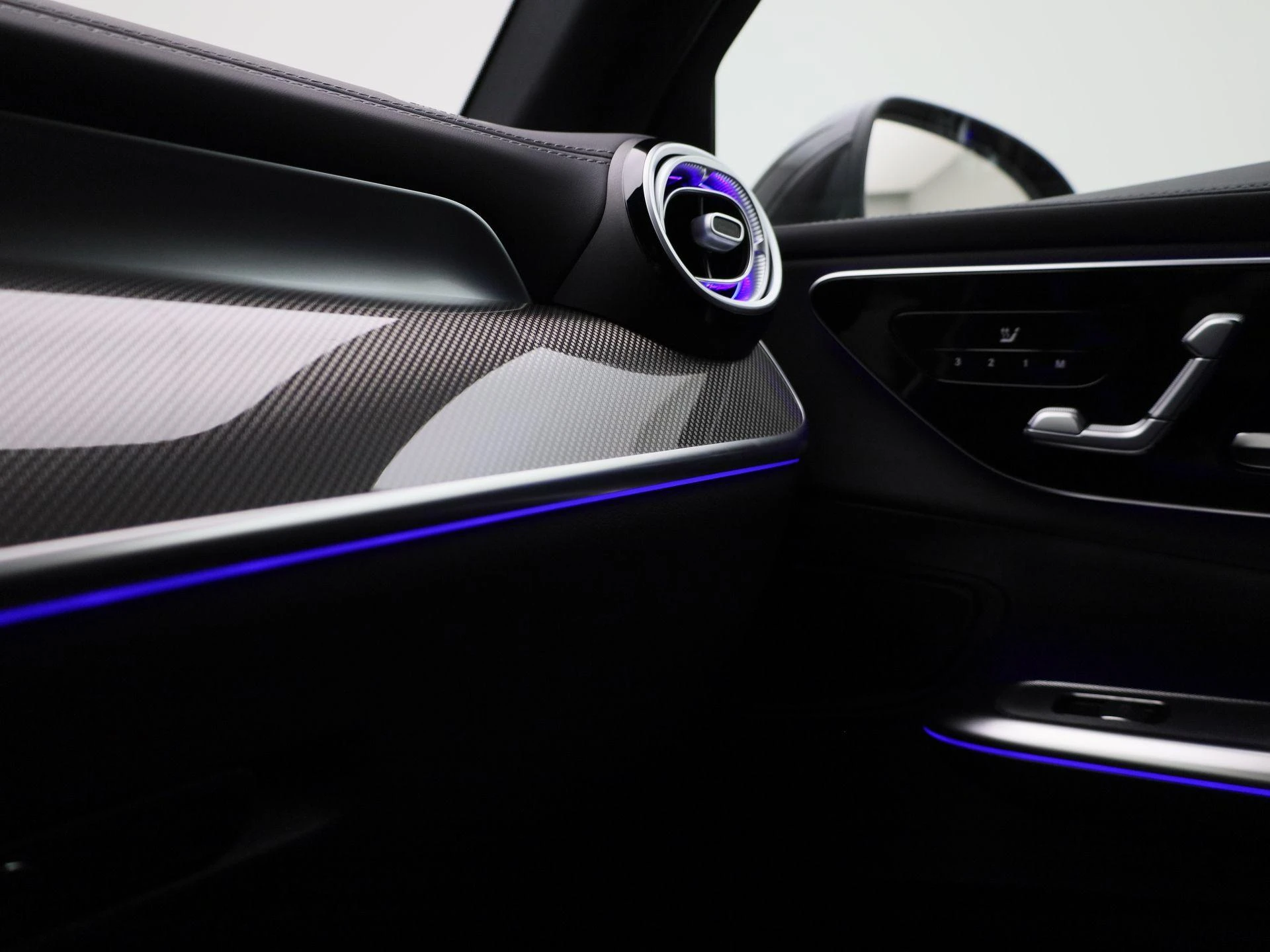 Mercedes-Benz-GLC-image-25