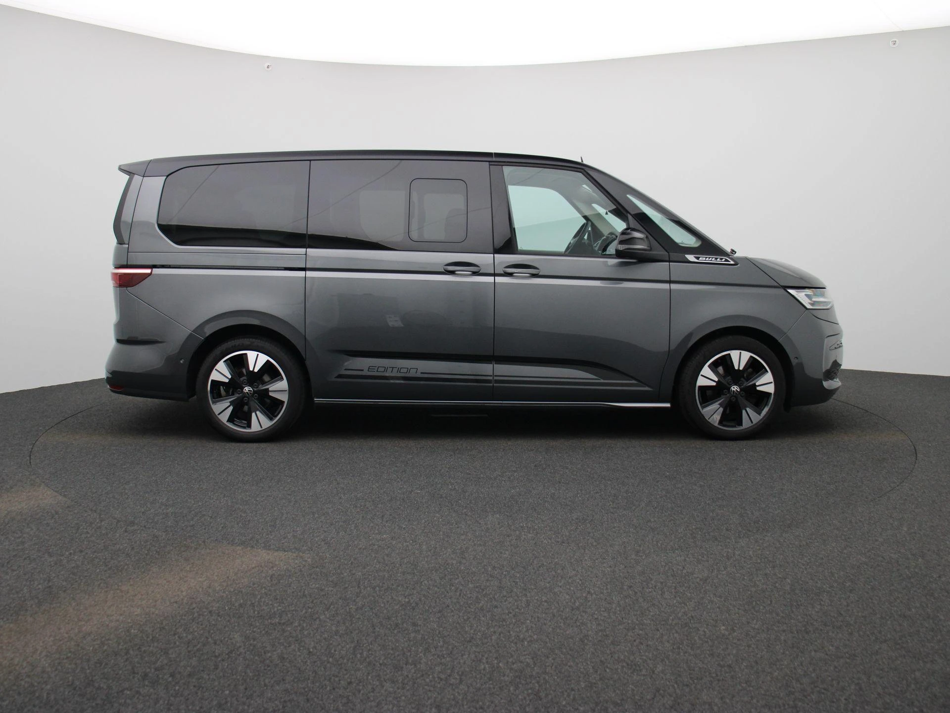 Volkswagen-Multivan-image-6