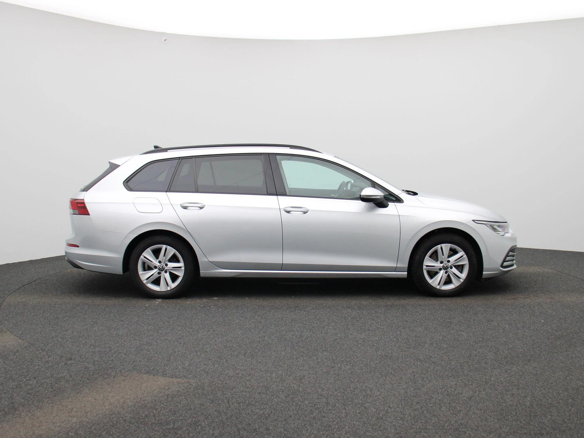 Volkswagen-Golf-image-5