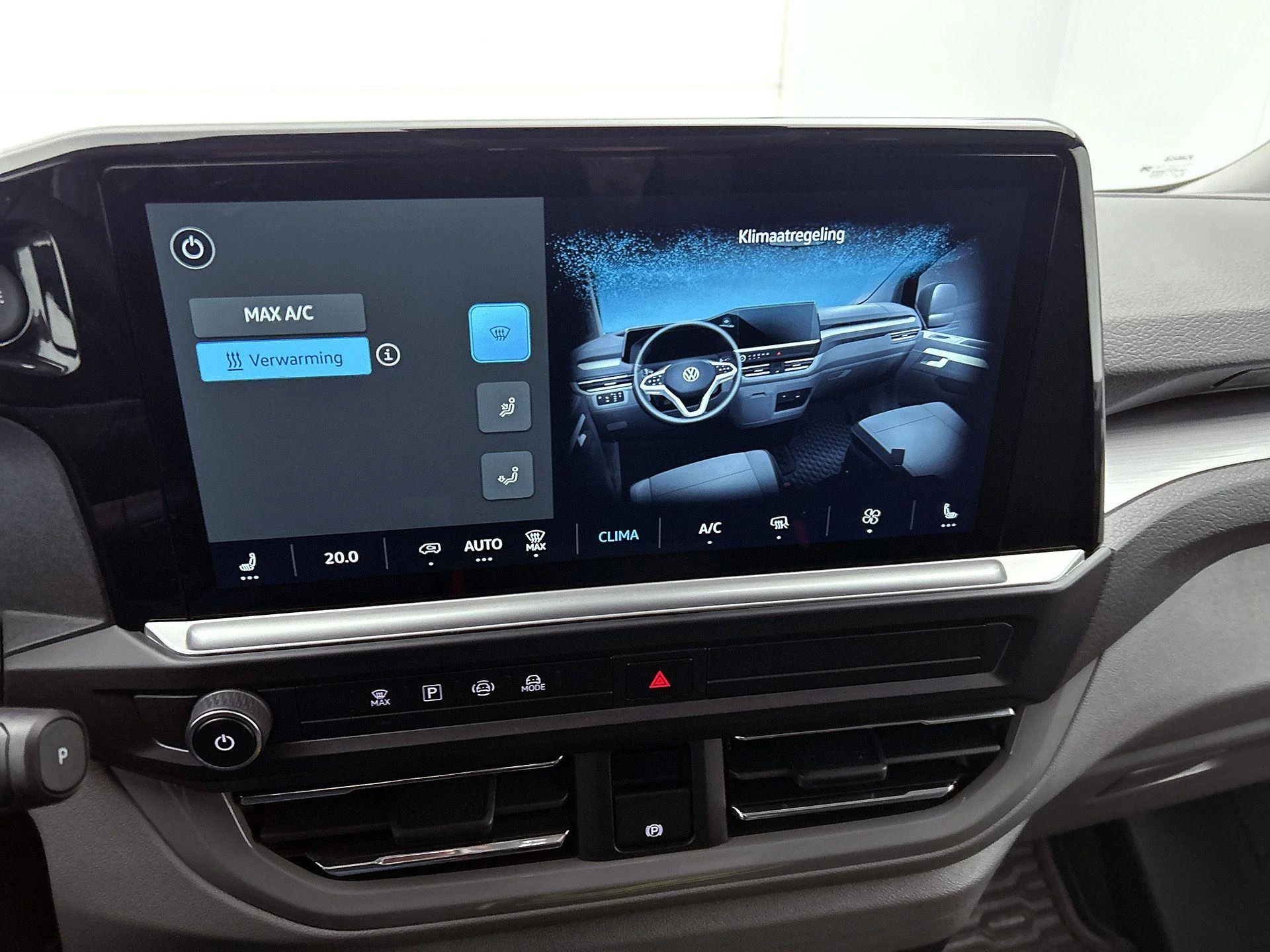 Volkswagen-e-Transporter-image-28