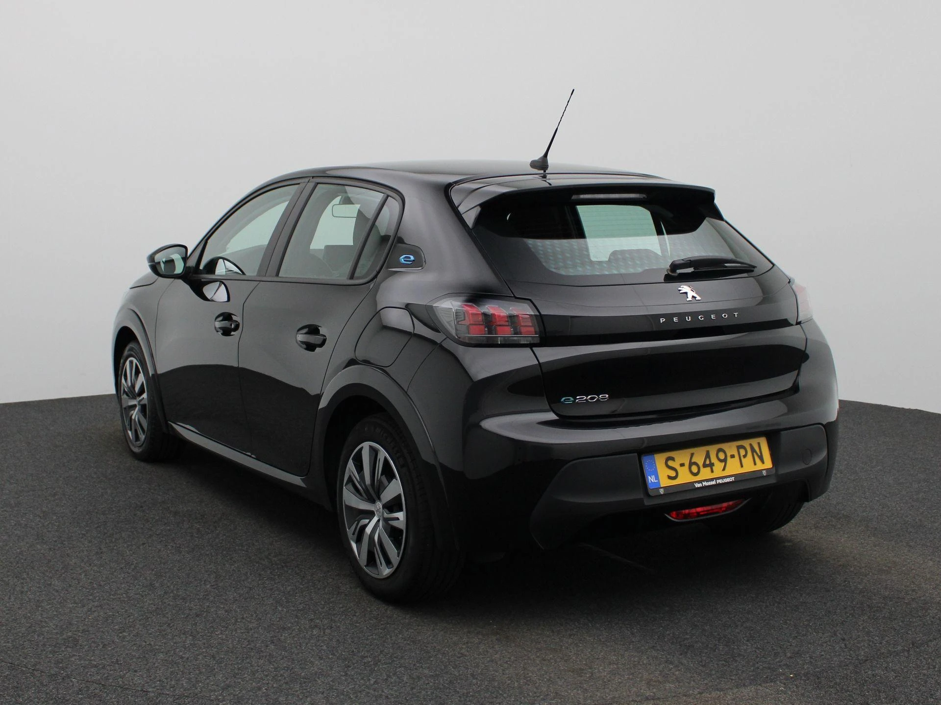 Peugeot-e-208-image-1