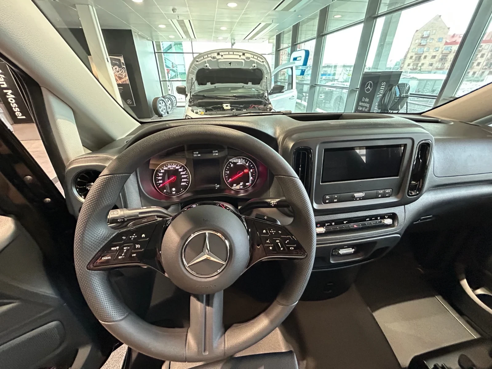 Mercedes-Benz-Vito-image-3