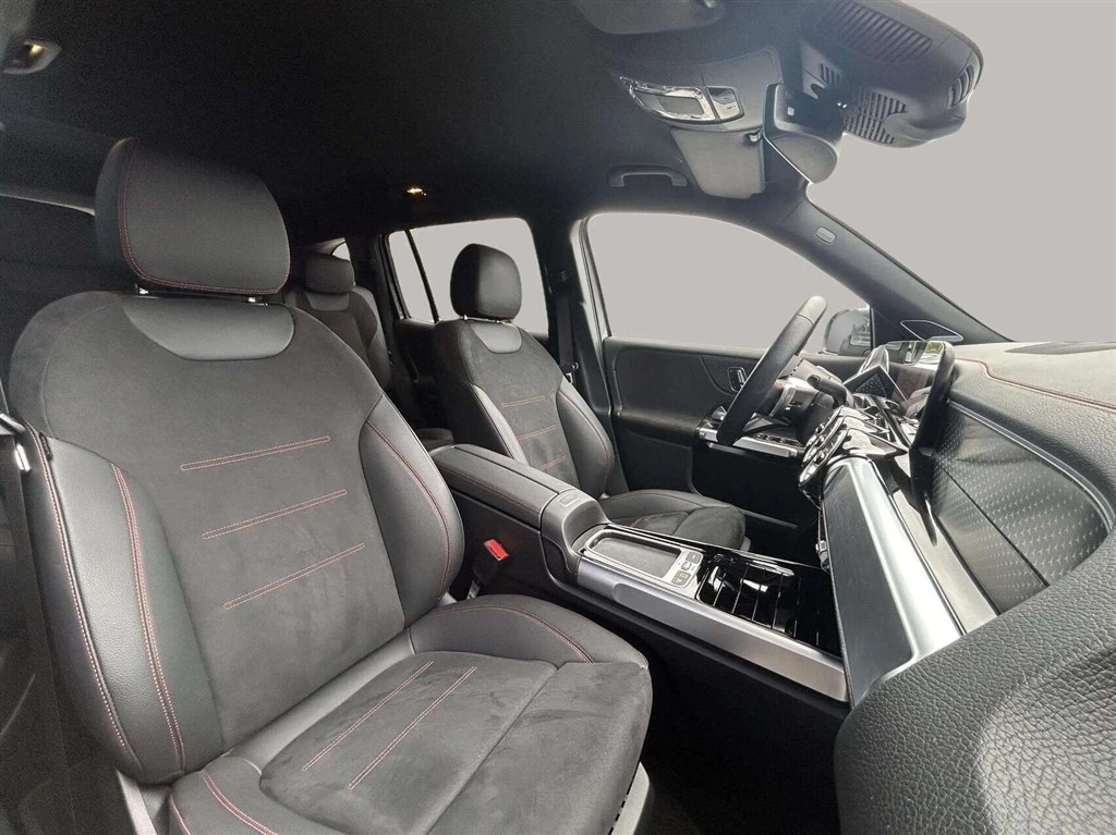 Mercedes-Benz-EQB-image-19