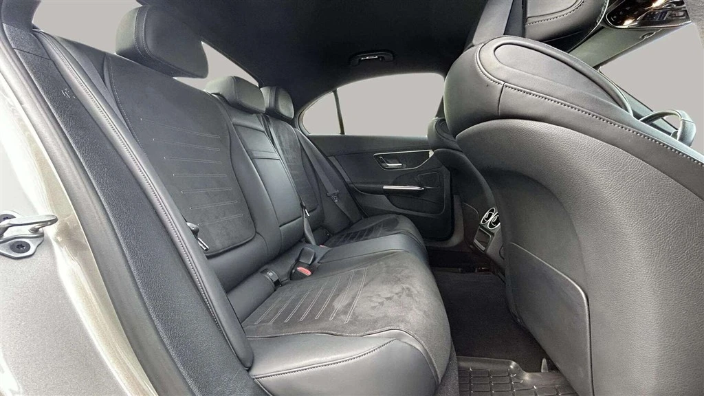 Mercedes-Benz-C-Klasse-image-24