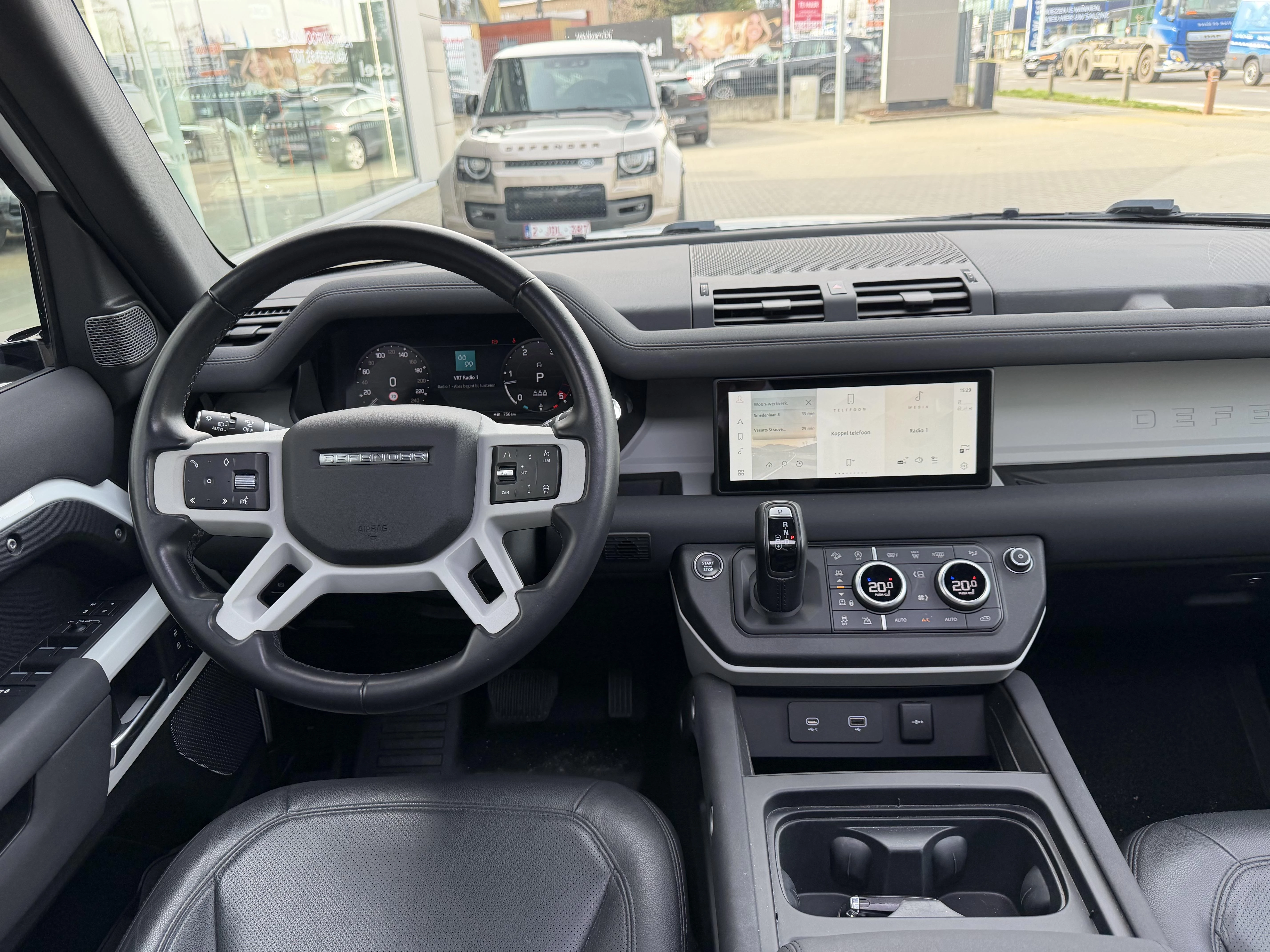 Land Rover Defender 110 D250 SE AWD