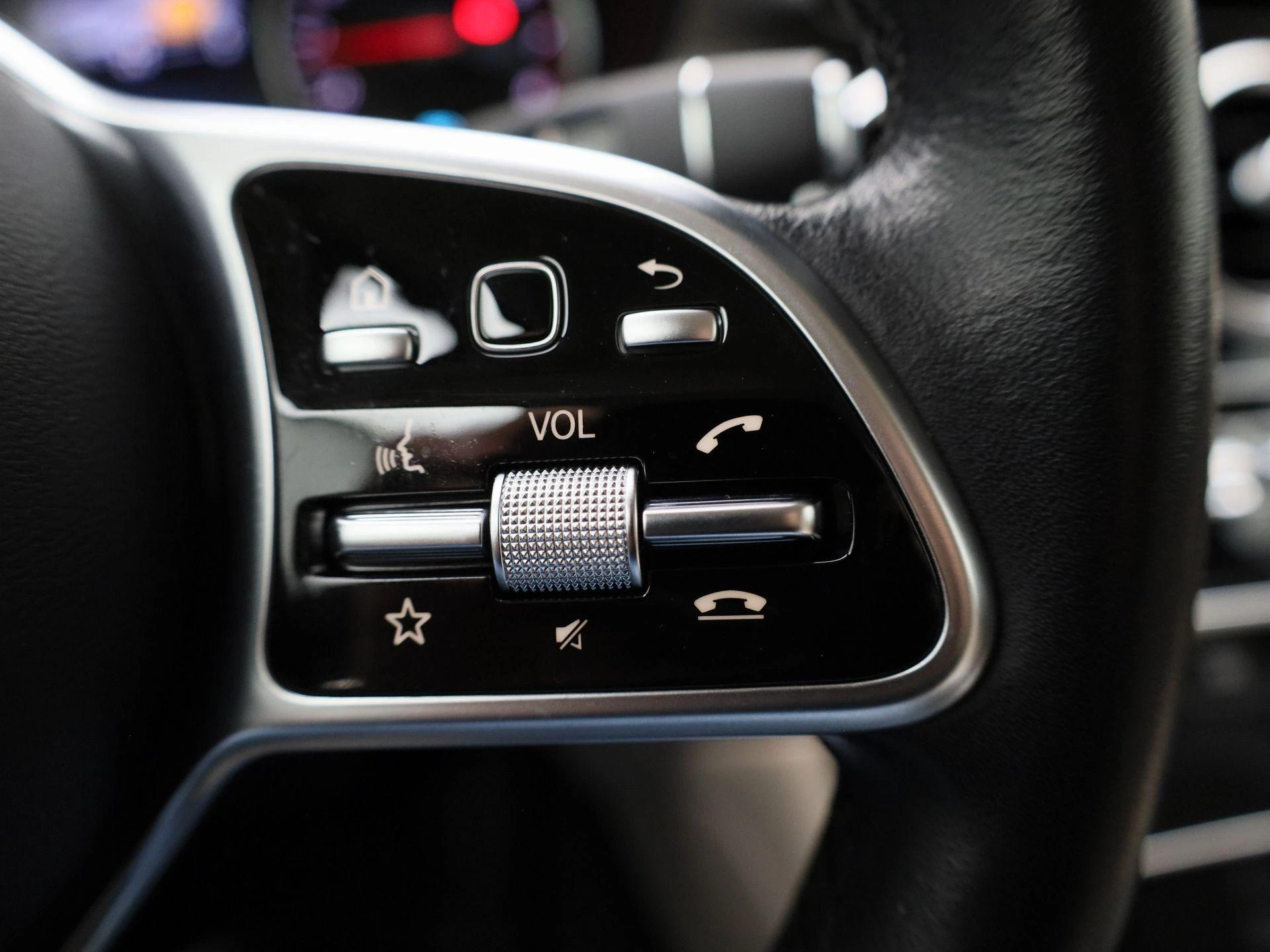 Mercedes-Benz-GLC-image-16