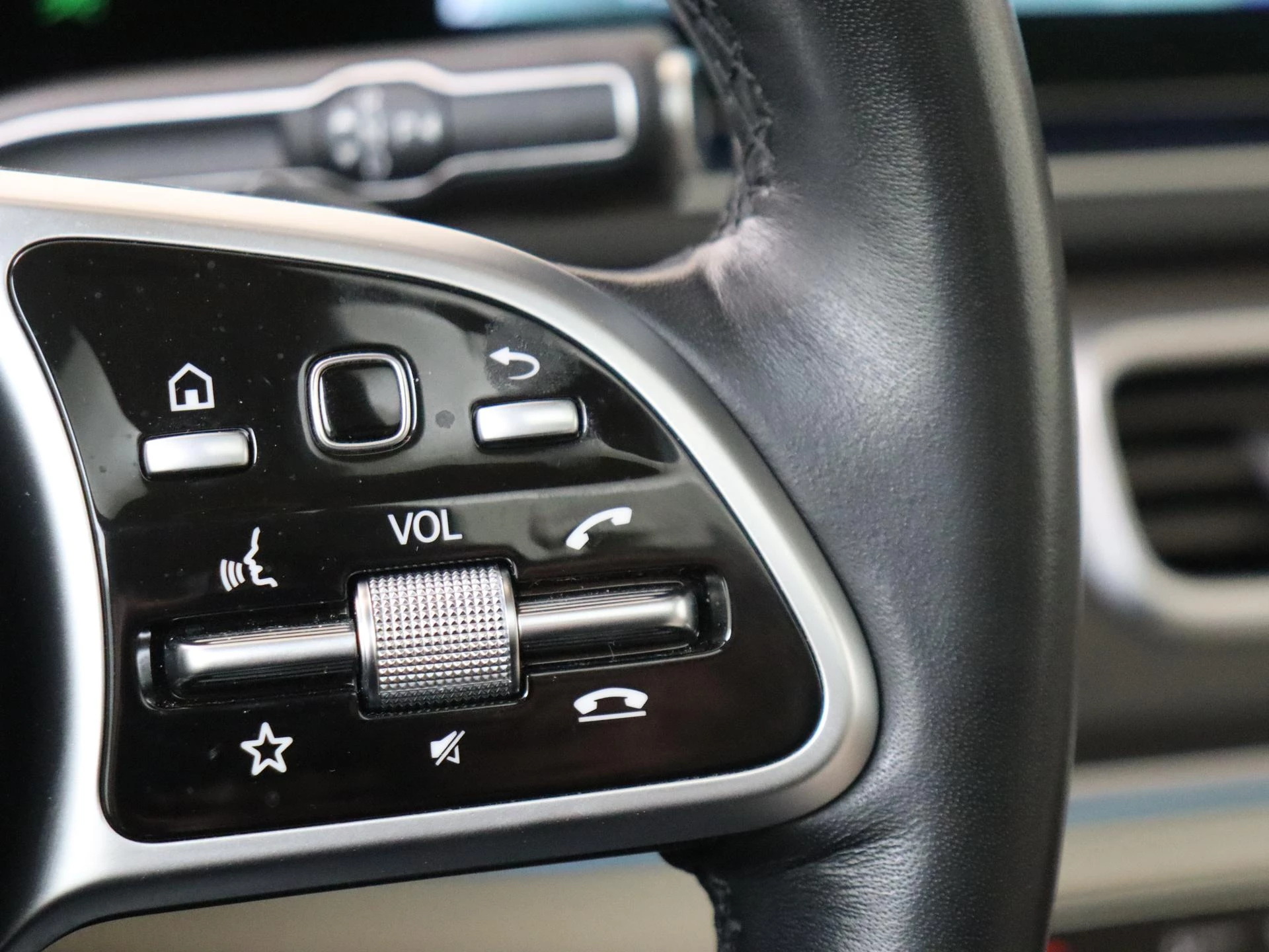 Mercedes-Benz-GLE-image-17