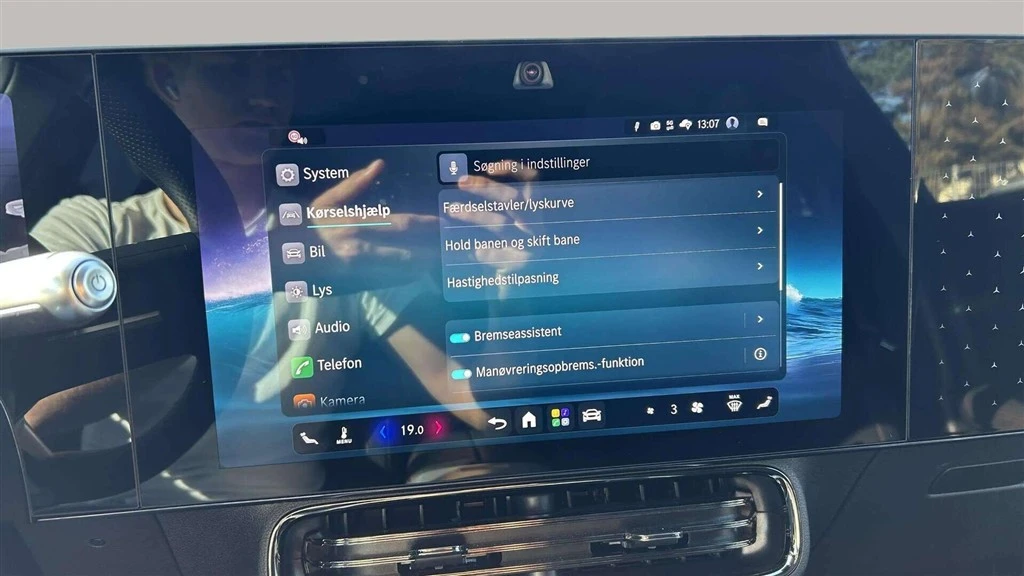 Mercedes-Benz-CLA-image-18