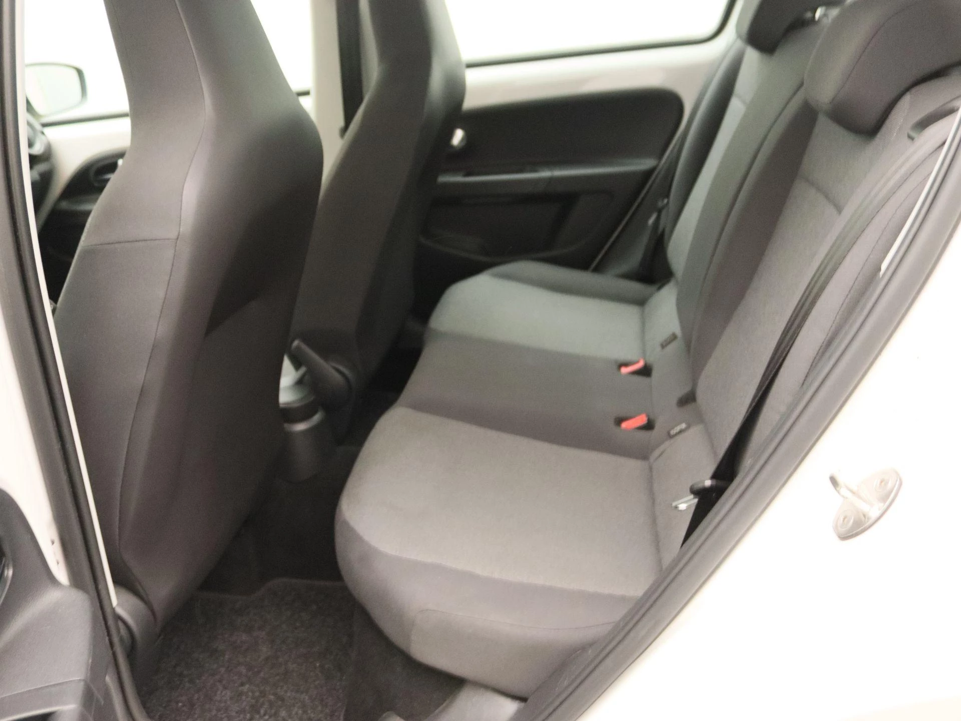 Volkswagen-up!-image-12