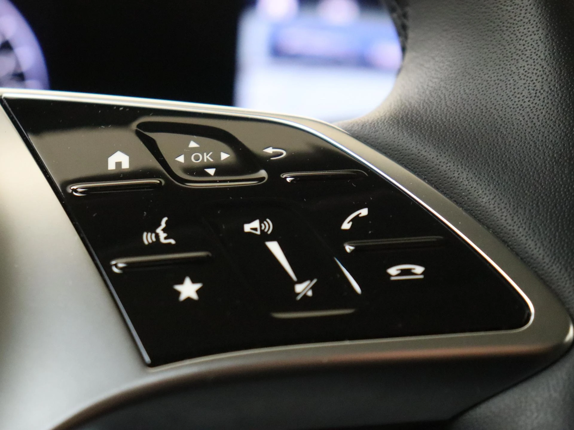 Mercedes-Benz-GLA-image-12