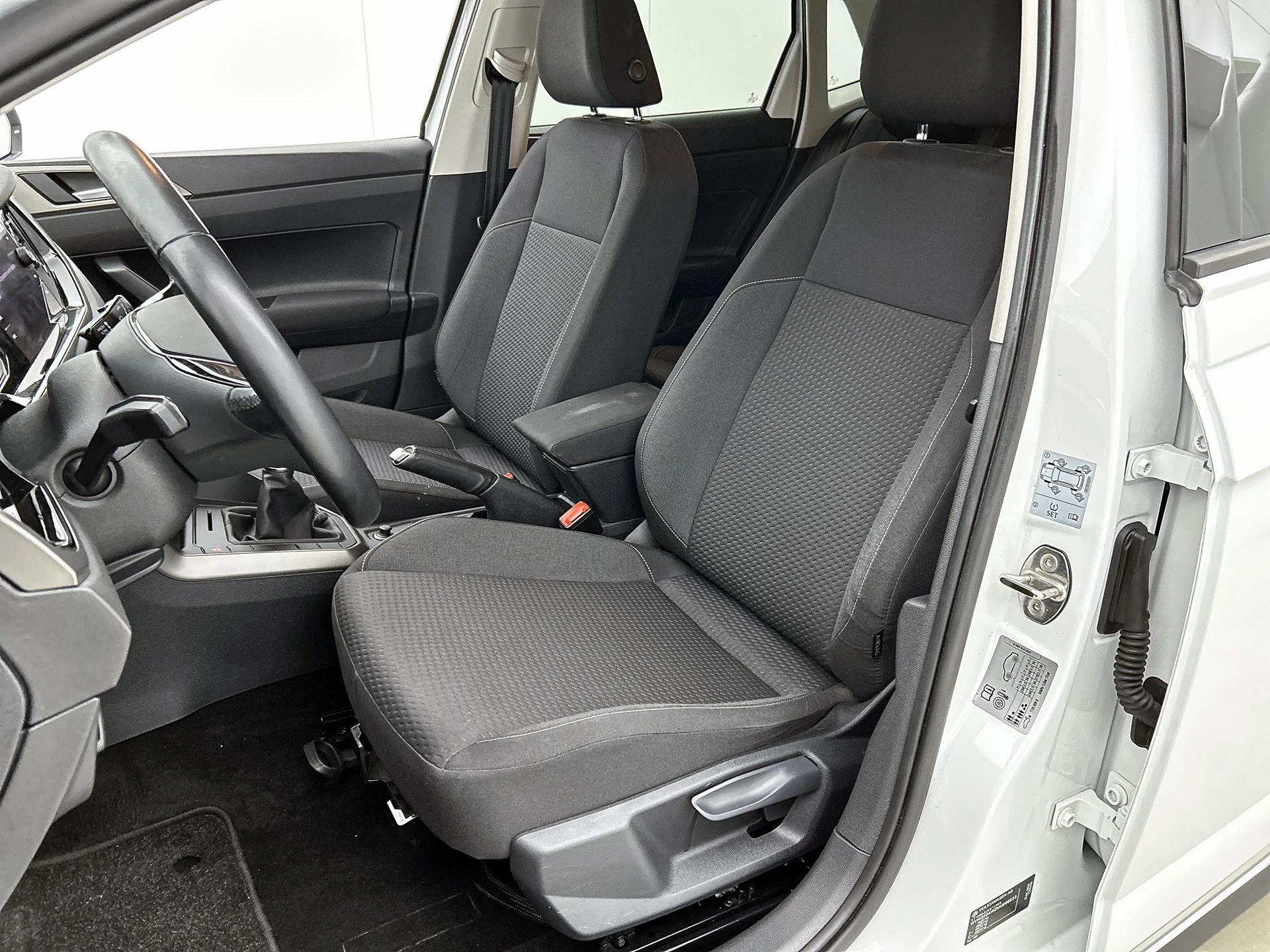 Volkswagen-Polo-image-30