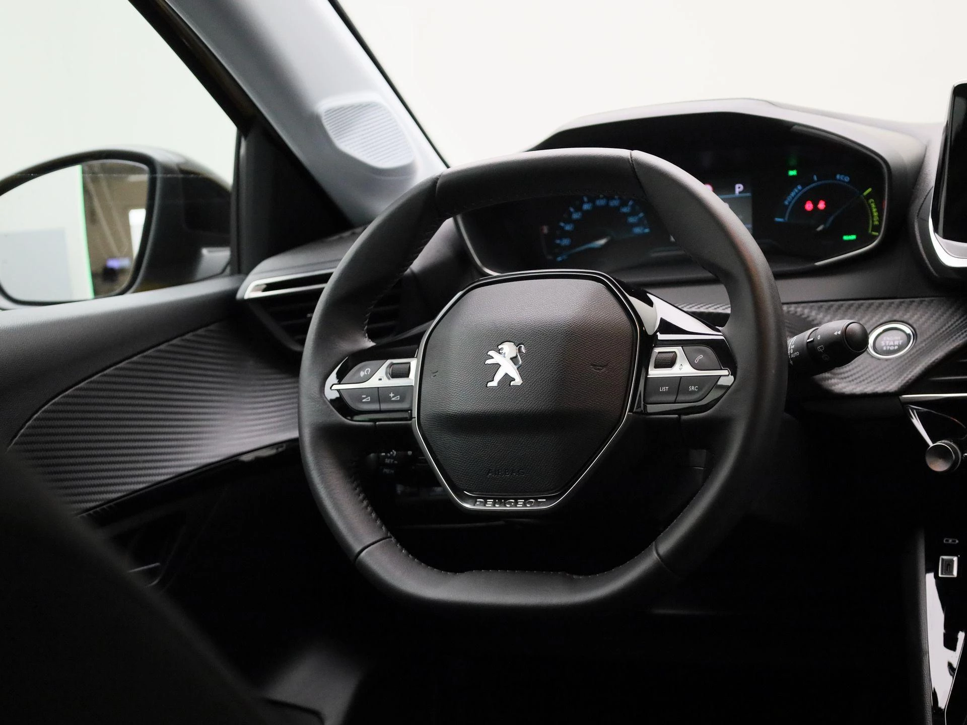 Peugeot-e-208-image-30