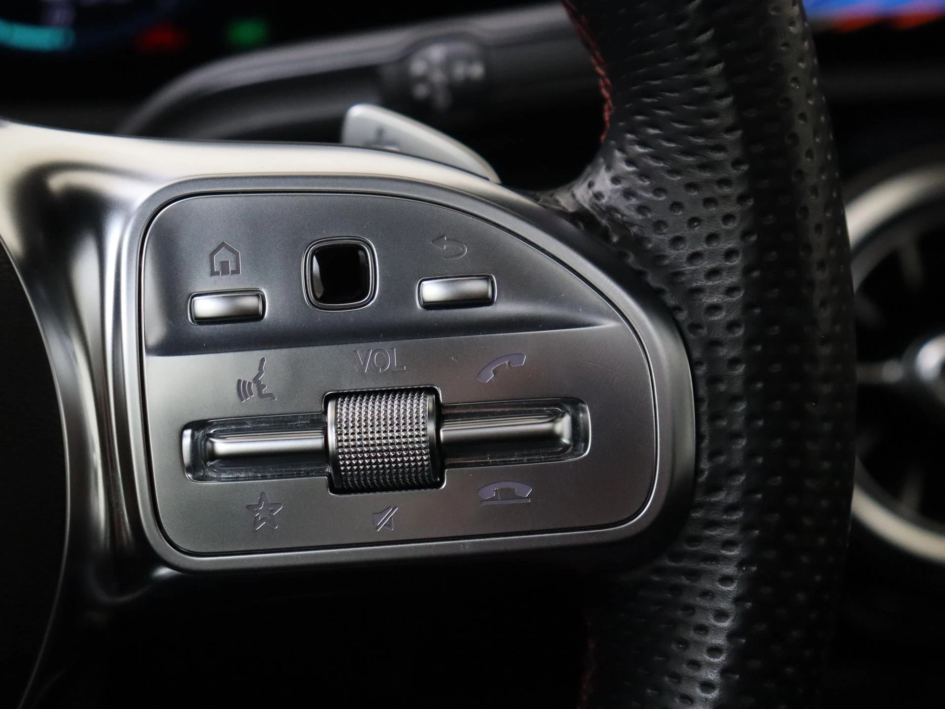 Mercedes-Benz-CLA-image-13
