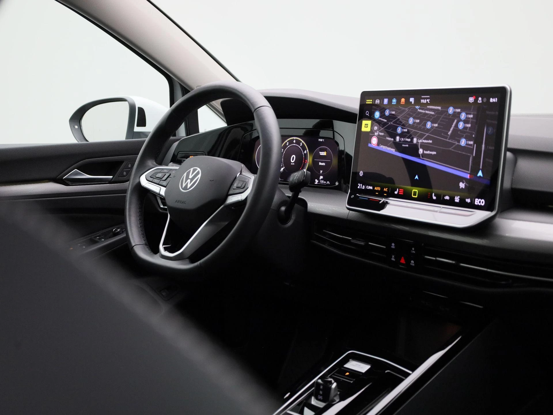 Volkswagen-Golf-image-38