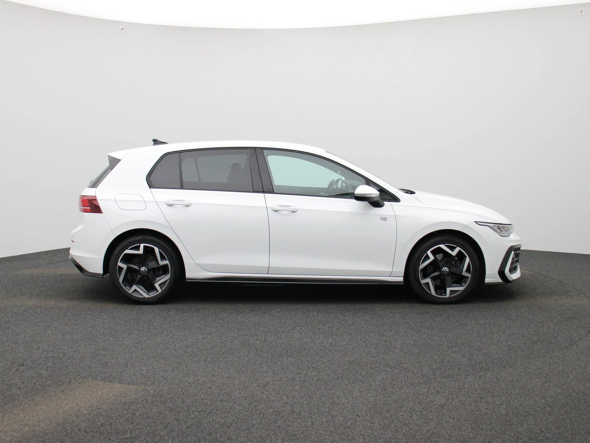 Volkswagen-Golf-image-5