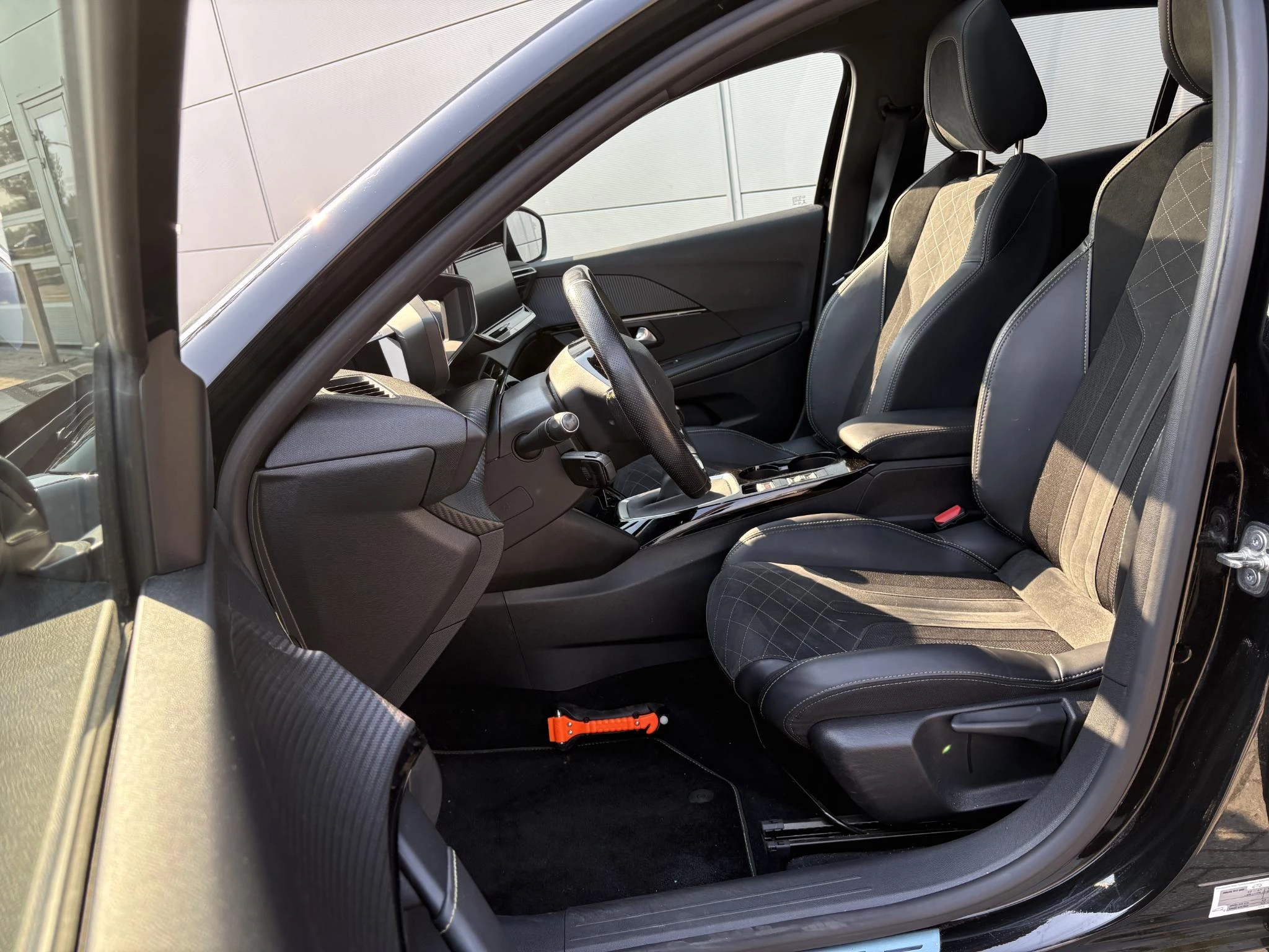Peugeot-208-image-8