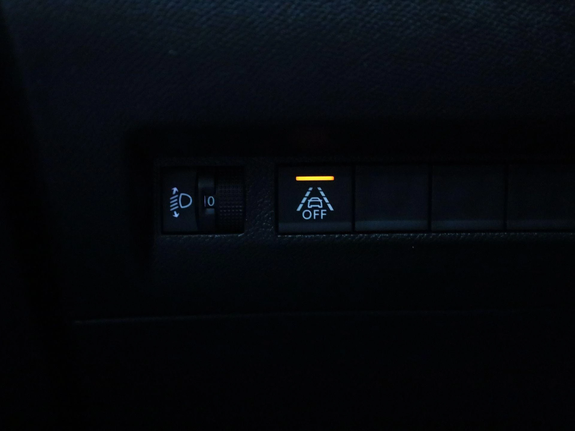 Peugeot-e-208-image-29
