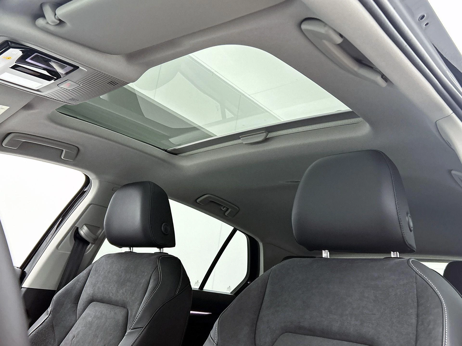 Volkswagen-Golf-image-34
