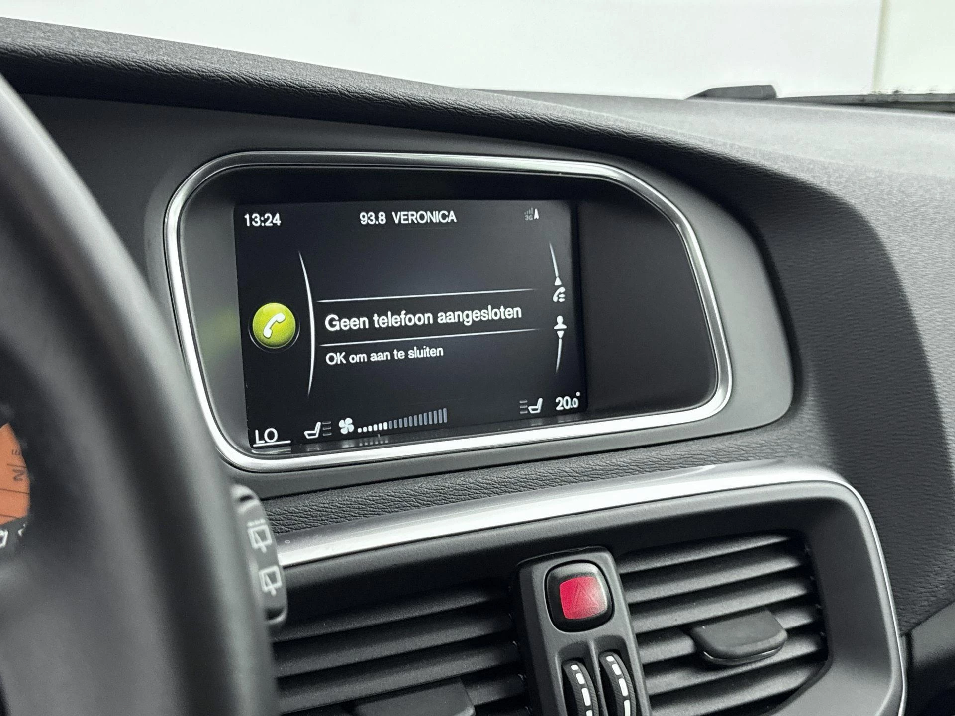 Volvo-V40-image-11