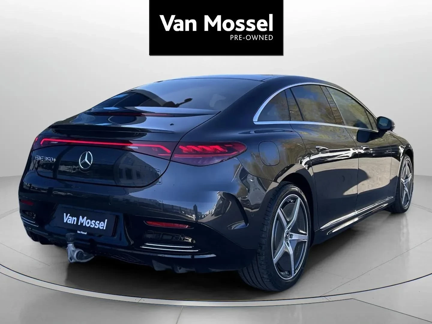 Mercedes-Benz-EQE-image-4