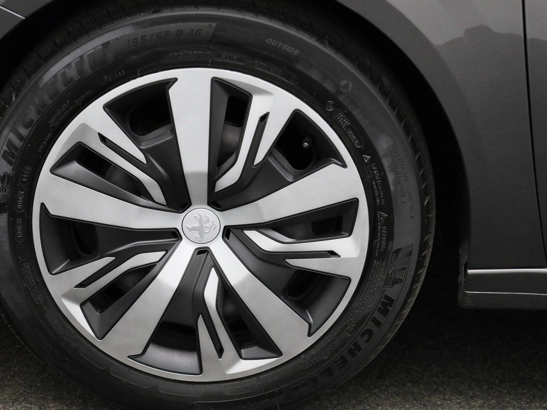 Peugeot-208-image-11