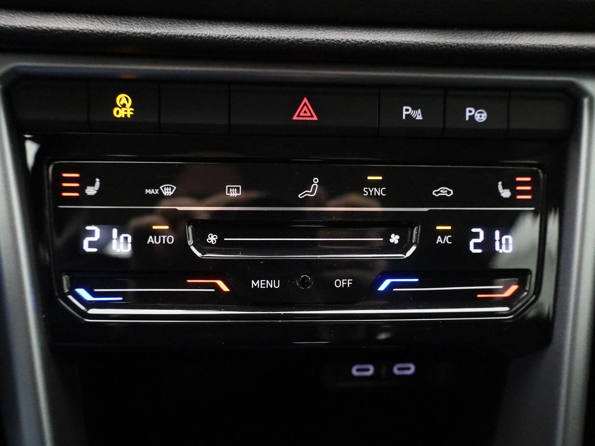 Volkswagen-T-Roc-image-24
