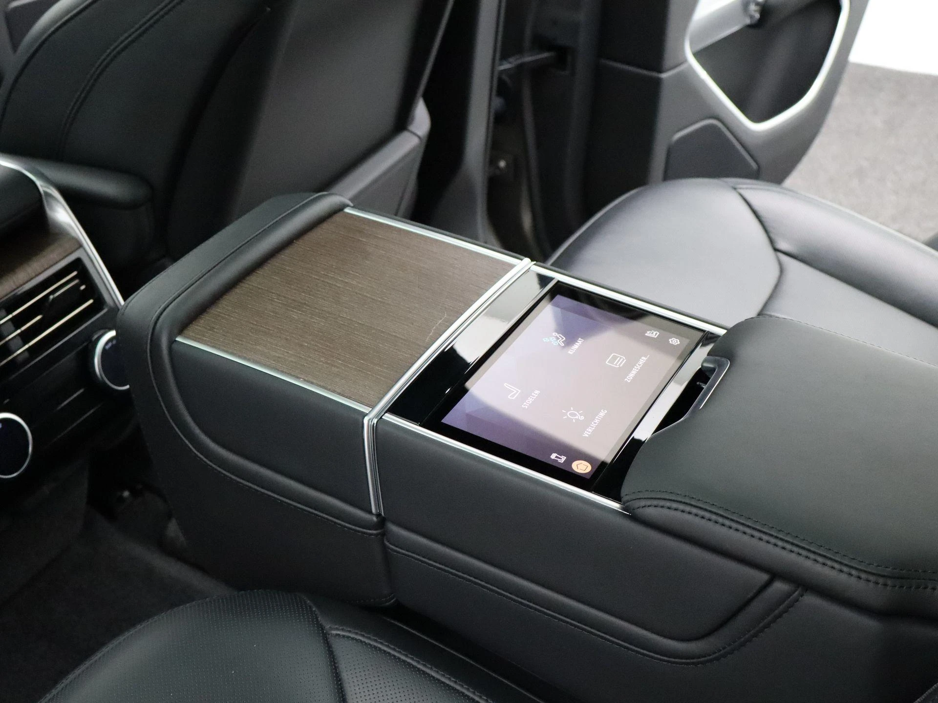 Land Rover-Range Rover-image-9