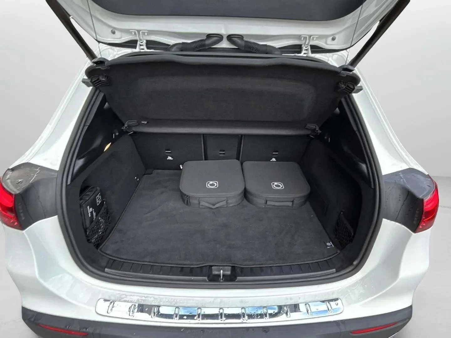 Mercedes-Benz-EQA-image-21