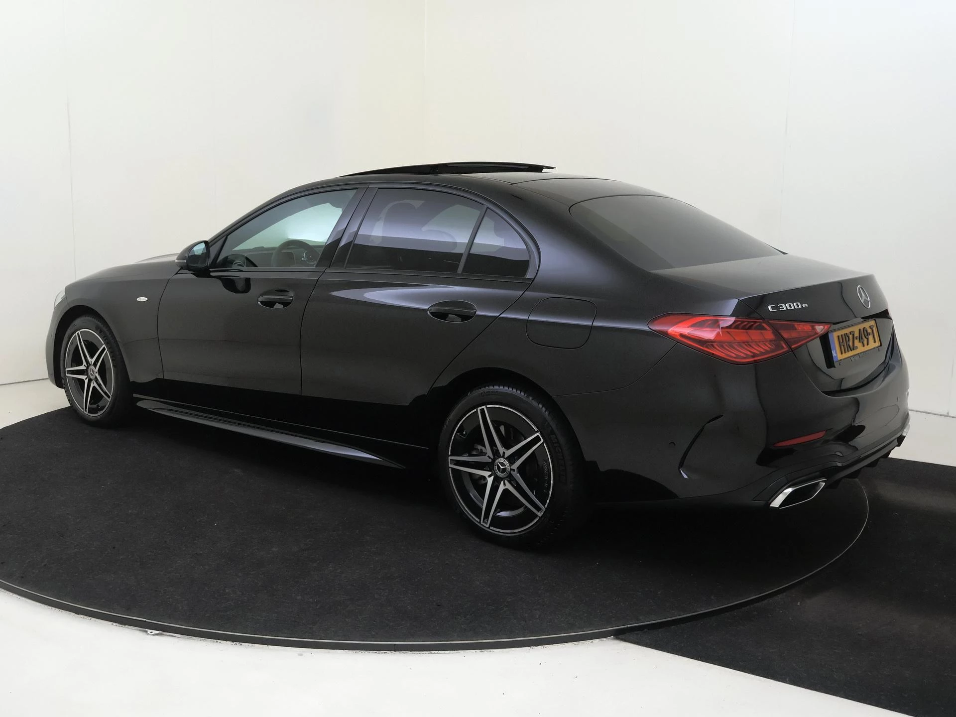 Mercedes-Benz-C-Klasse-image-2