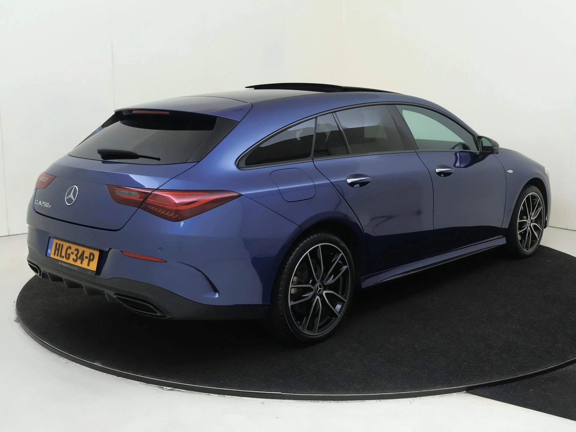 Mercedes-Benz-CLA-image-3