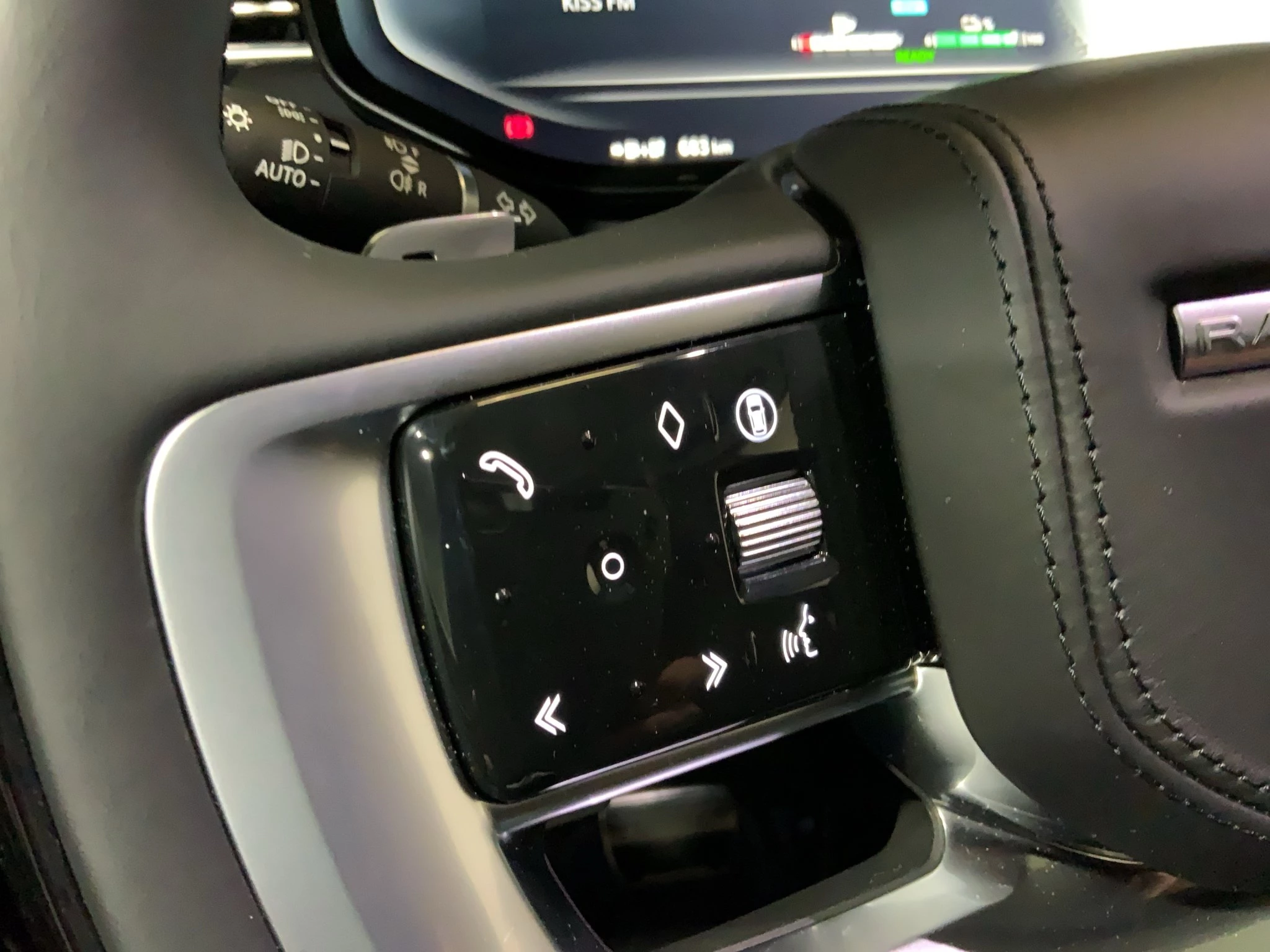 Land Rover-Range Rover-image-23