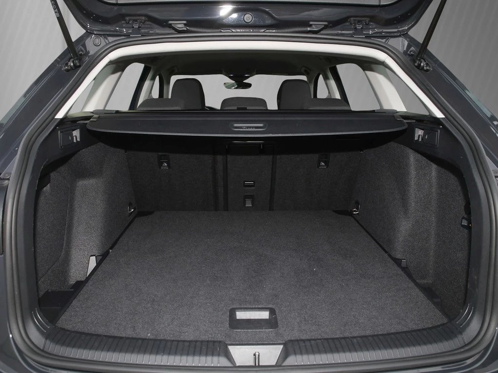 Volkswagen Golf VIII Variant 1,5 eTSI DSG Life,AHK,LED,ACC Lenkrad/Sitzheizung,Climatronic,App Connect