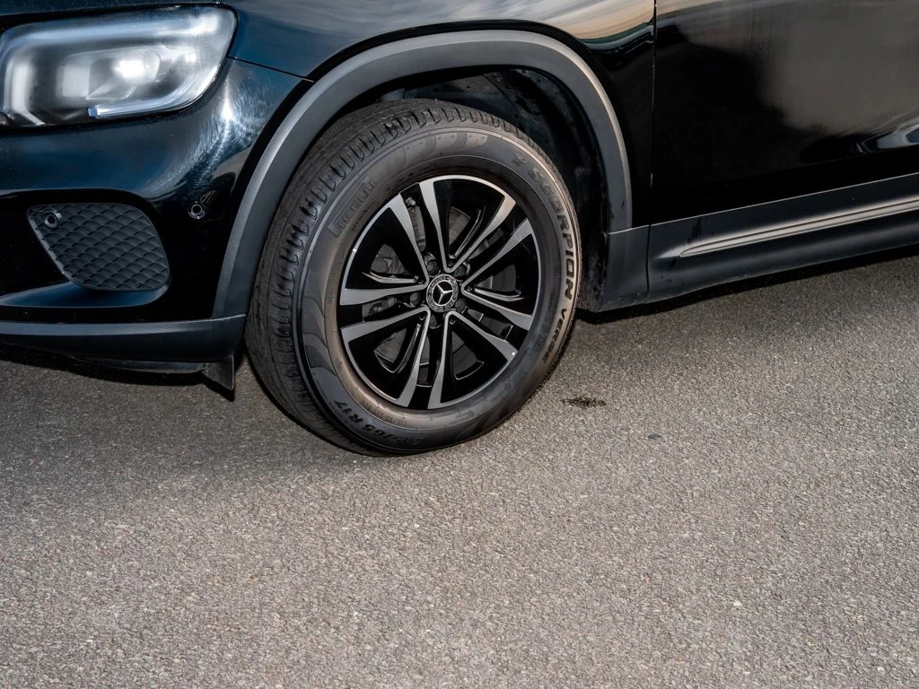 Mercedes-Benz-GLB 200 d-image-6