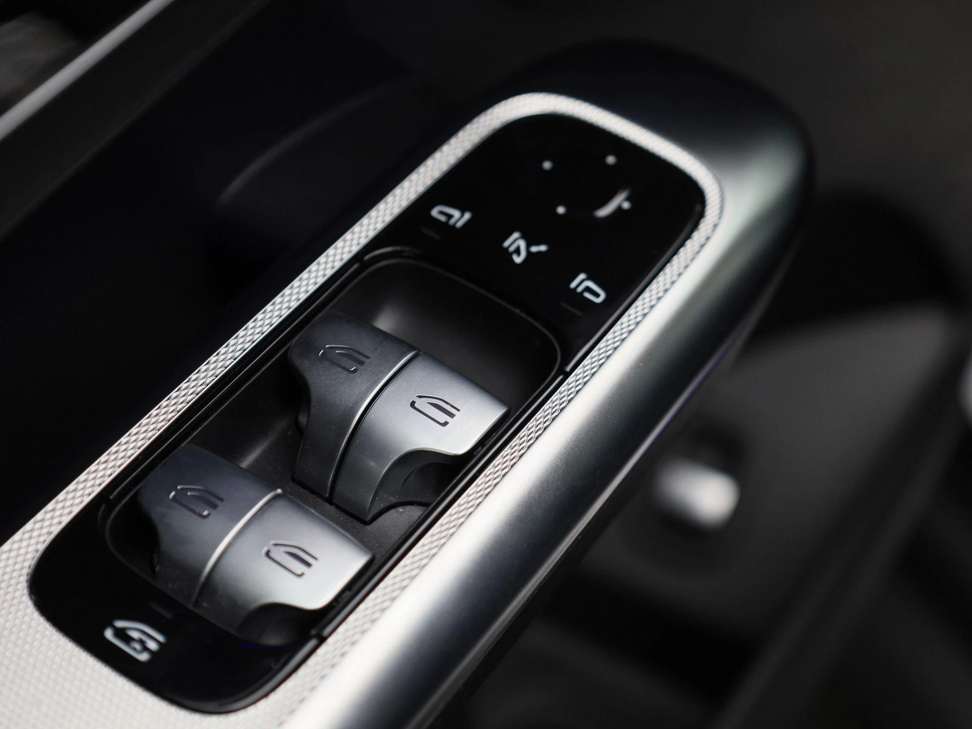 Mercedes-Benz-GLC-image-33