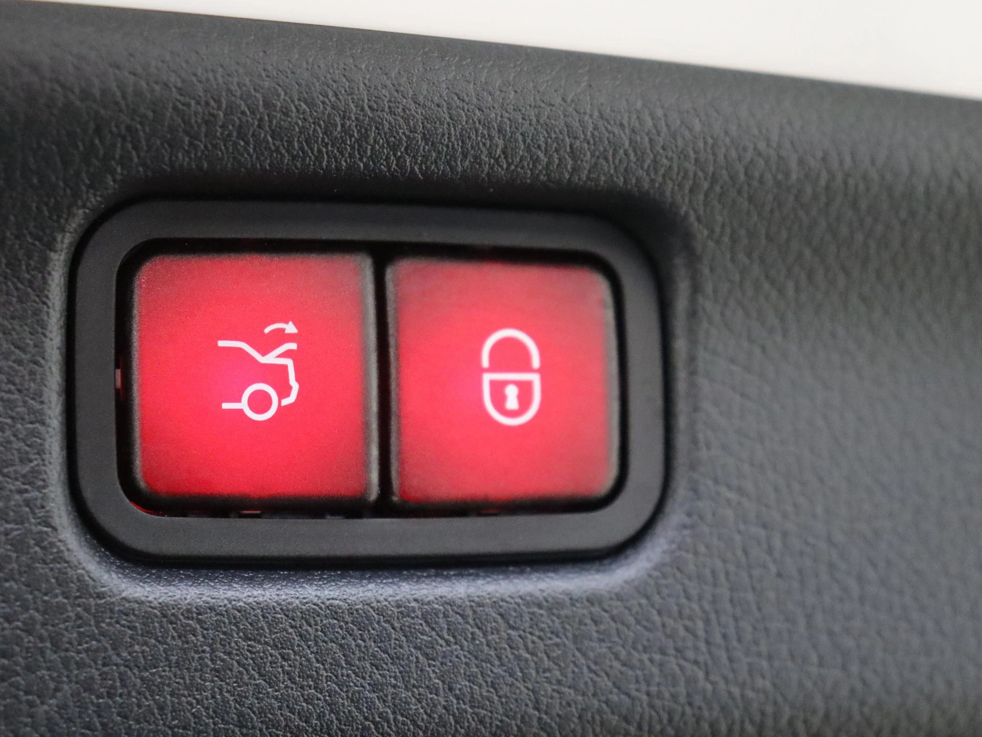 Mercedes-Benz-C-Klasse-image-30